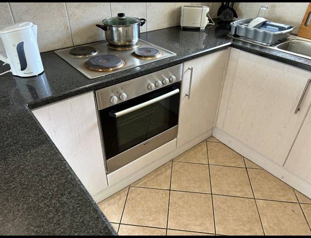 2 BEDROOM APARTMENT FOR SALE IN JEFFREYS BAY CENTRAL